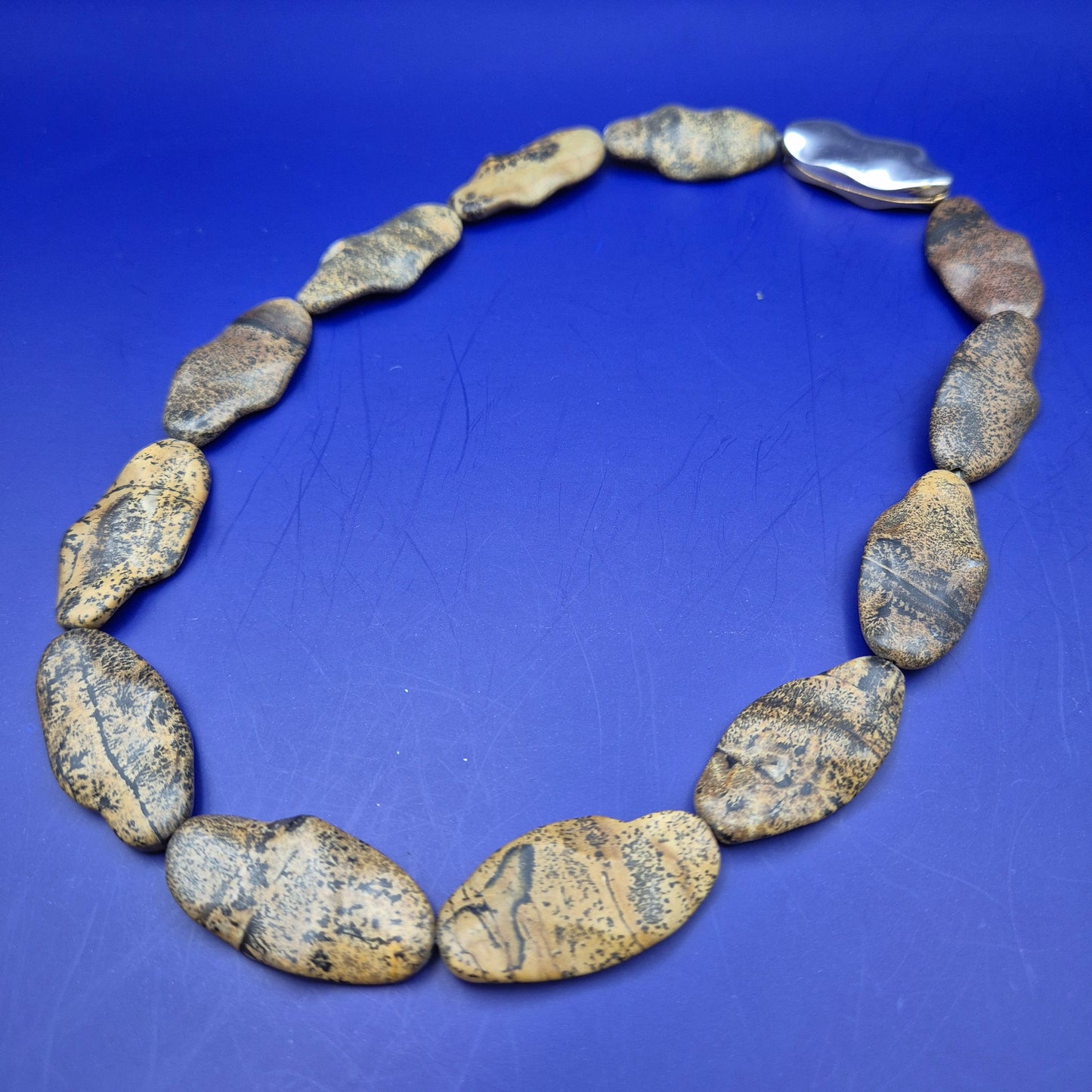 Einzigartige Naturstein Kette mit markantem Verschluss