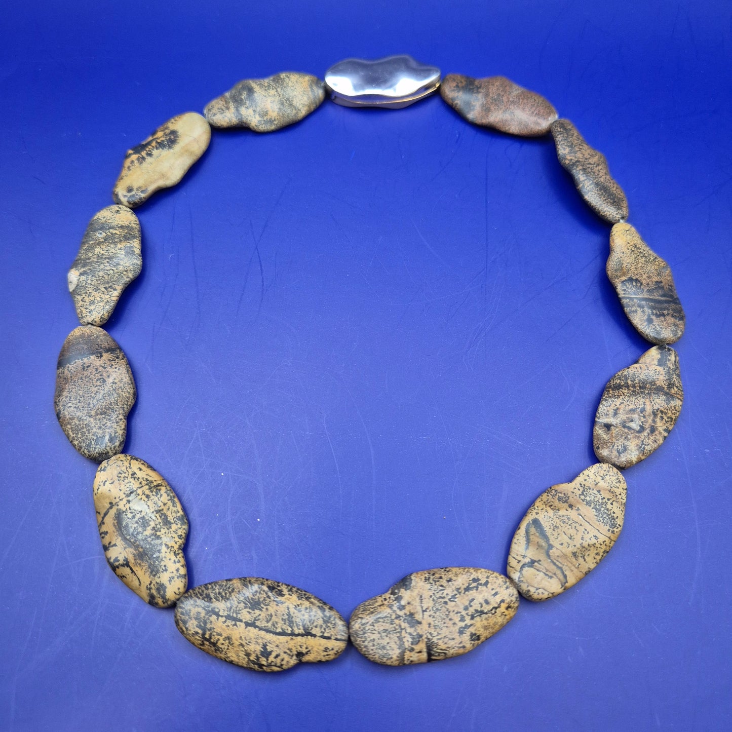 Einzigartige Naturstein Kette mit markantem Verschluss