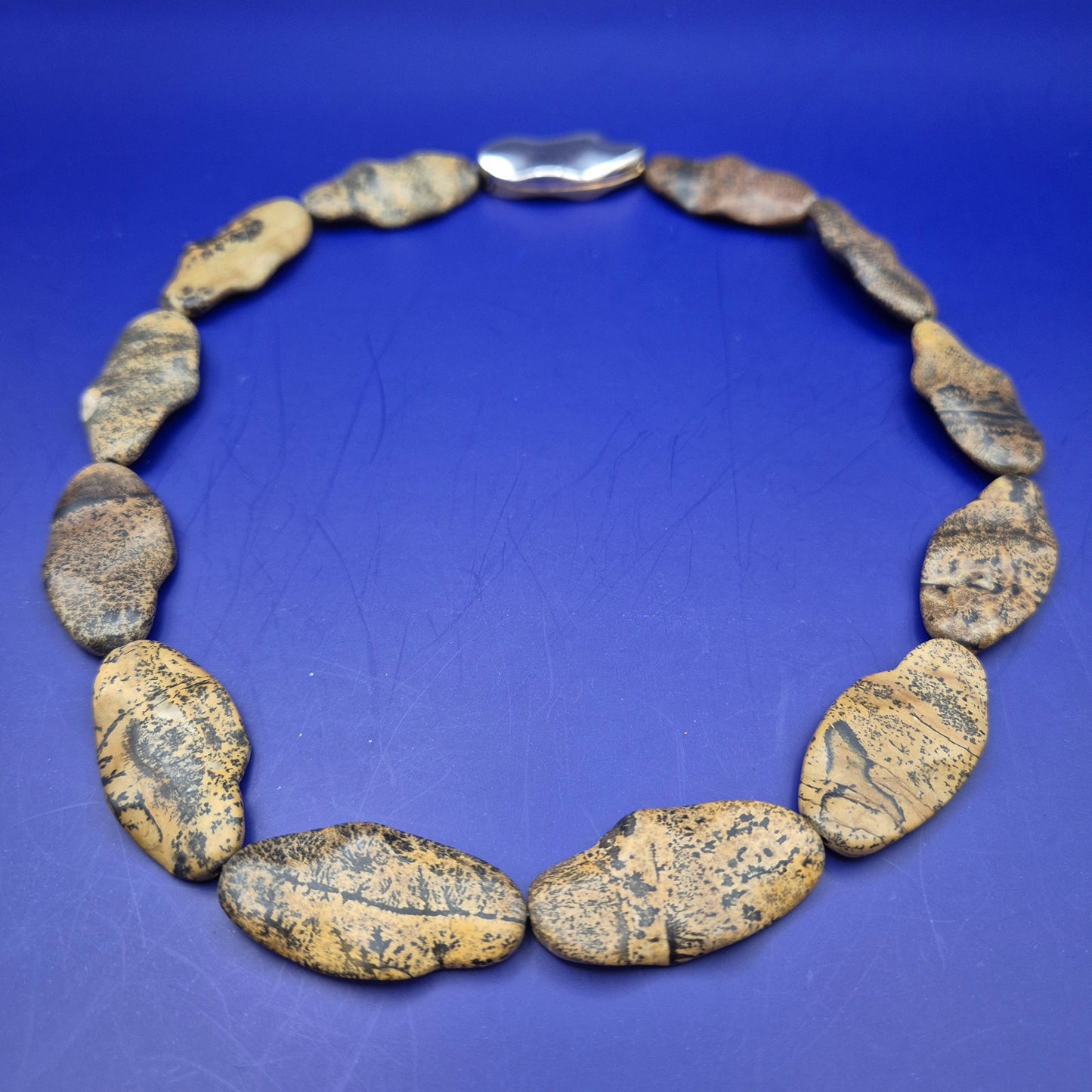 Einzigartige Naturstein Kette mit markantem Verschluss
