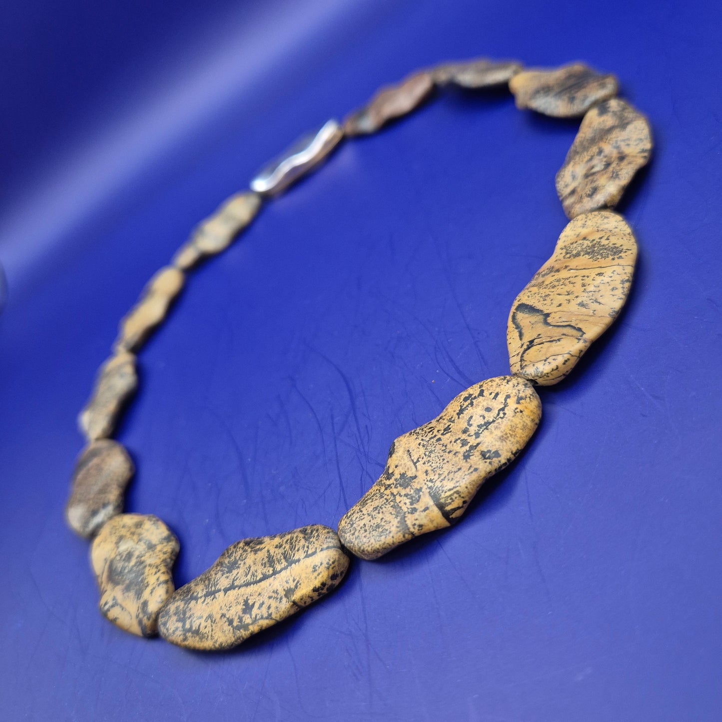 Einzigartige Naturstein Kette mit markantem Verschluss