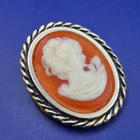Vintage Cameo Brosche mit Damenprofil in Goldoptik