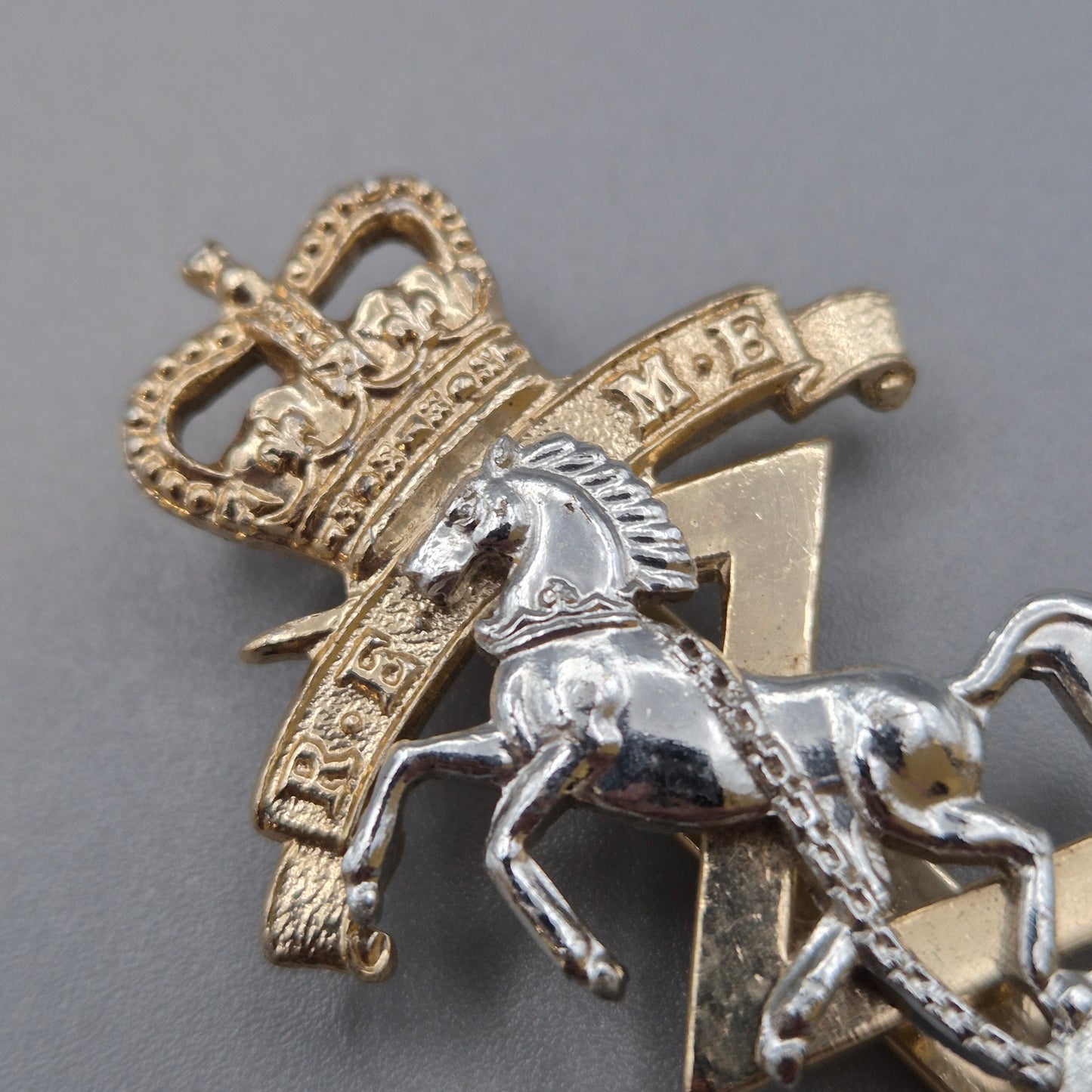 Vintage Anstecknadel Brosche Royal Engineers Wappen Krone Pferd