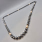 Elegante Vintage Kette mit Hämatit-Perlen und Akzenten