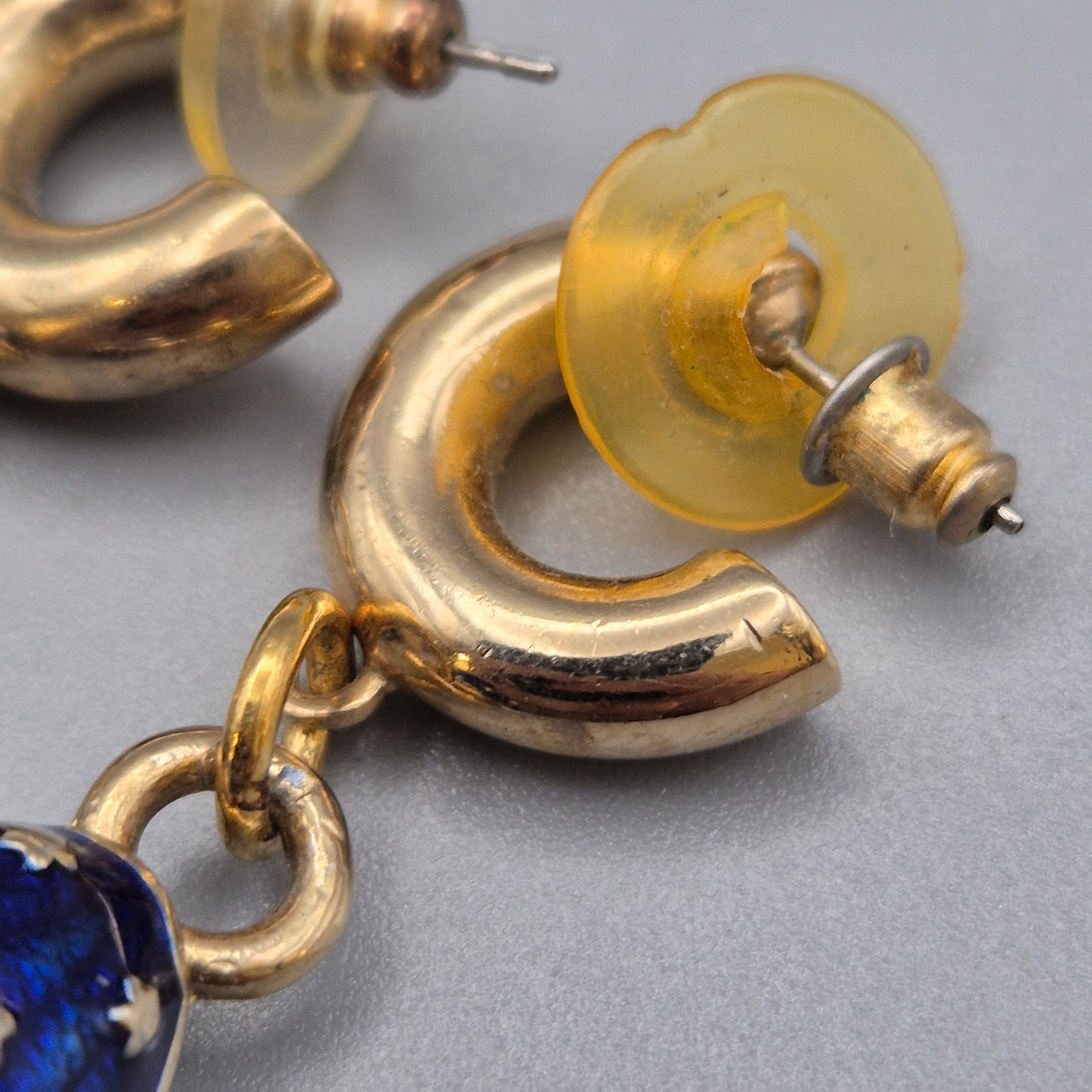 Vintage Ohrhänger Goldfarben mit blauen Emaille Sternen Anhängern