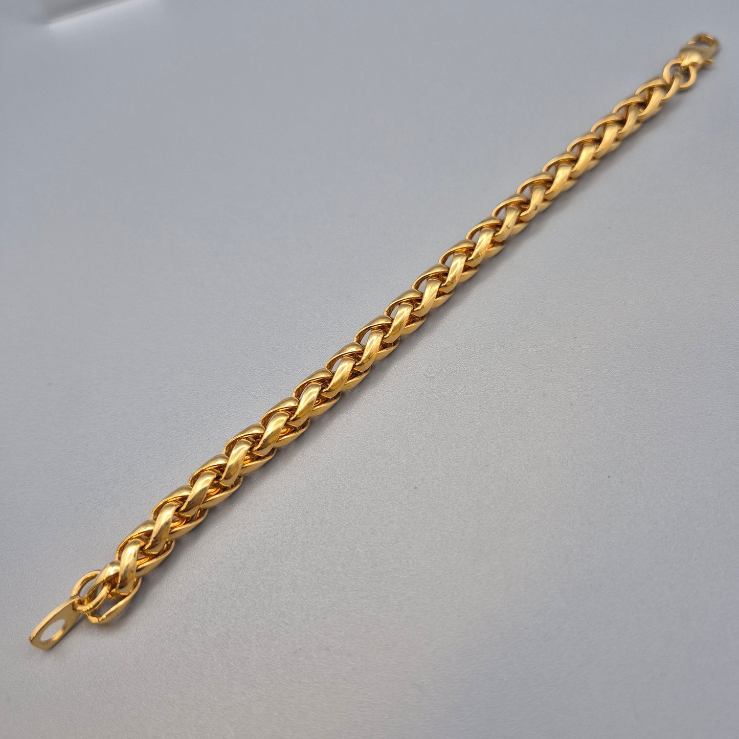 Goldfarbenes Panzerarmband Weizenmuster Vintage Stil
