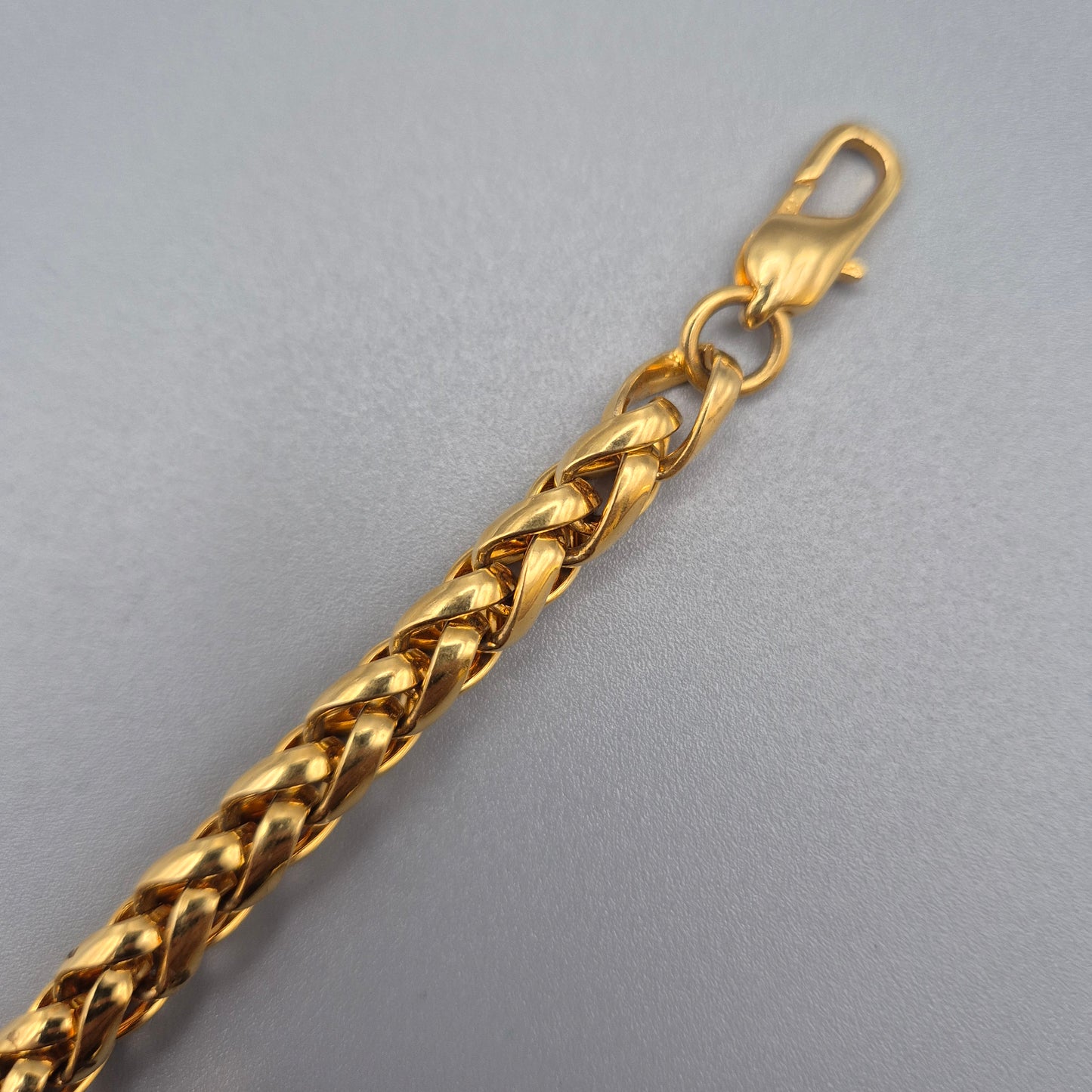 Goldfarbenes Panzerarmband Weizenmuster Vintage Stil
