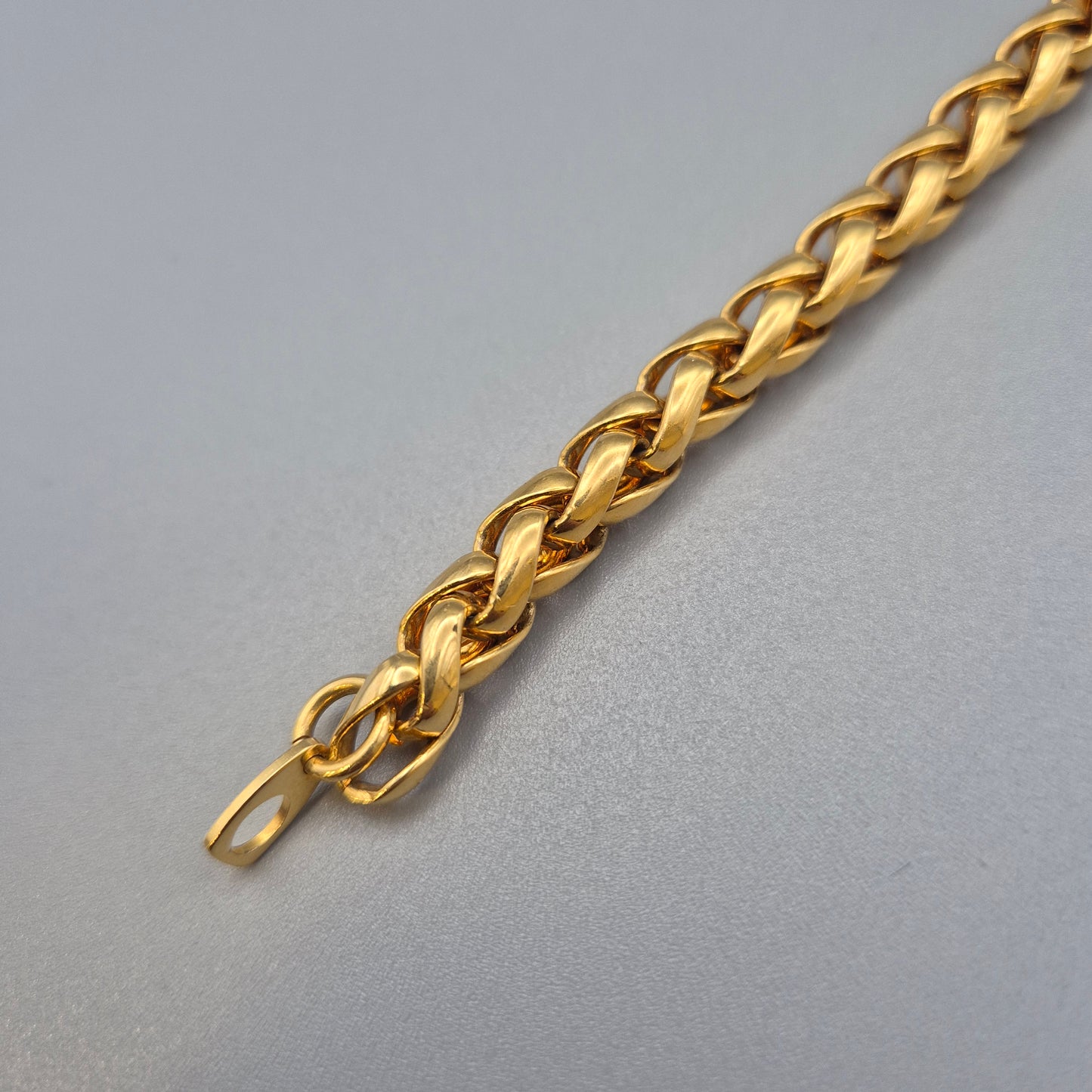 Goldfarbenes Panzerarmband Weizenmuster Vintage Stil