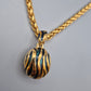 Vintage Goldfarbene Kette mit Kugel-Anhänger in Zebra-Optik