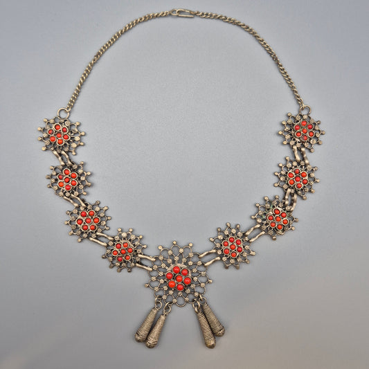 Vintage Ethno Kette mit roten Schmucksteinen Silberfarben