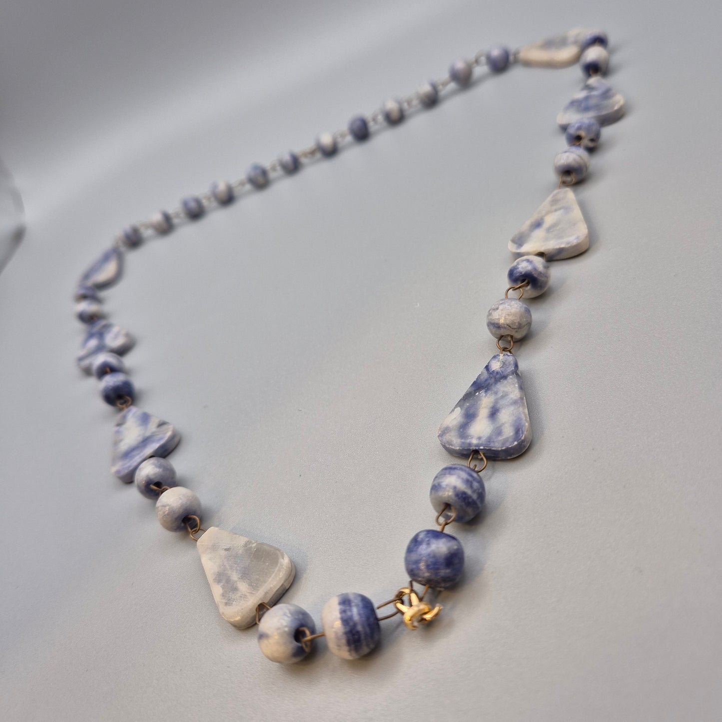 Vintage Kette Blau Weiß Marmorierte Perlen Geometrische Elemente