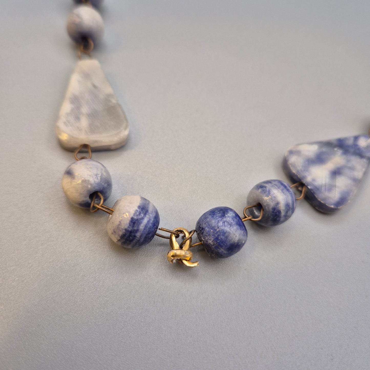Vintage Kette Blau Weiß Marmorierte Perlen Geometrische Elemente