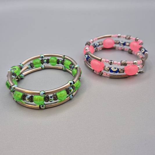 Set aus 2 bunten Wickelarmbändern mit Nazar-Auge-Perlen