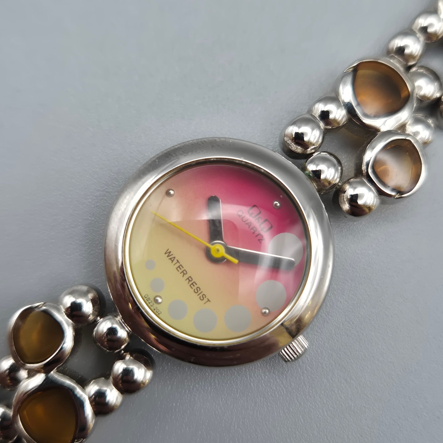 Vintage Q&Q Damen Armbanduhr mit abstraktem Gliederarmband