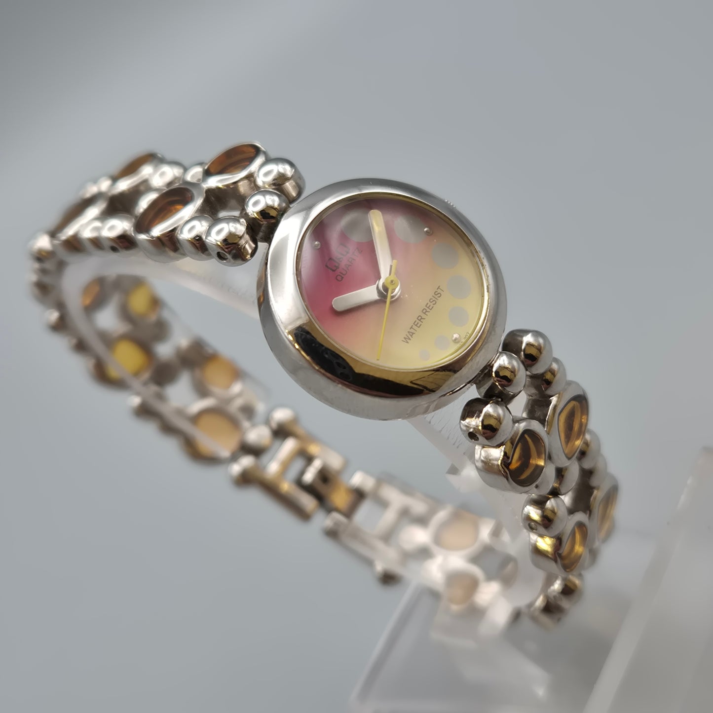 Vintage Q&Q Damen Armbanduhr mit abstraktem Gliederarmband
