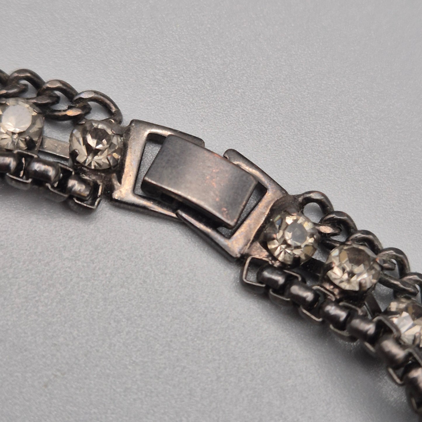 Vintage Strass Armband mit Gliederkette Gunmetal Optik