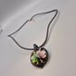 Handgefertigte Glas-Halskette mit Blumen-Motiv und Goldpartikeln