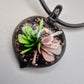 Handgefertigte Glas-Halskette mit Blumen-Motiv und Goldpartikeln