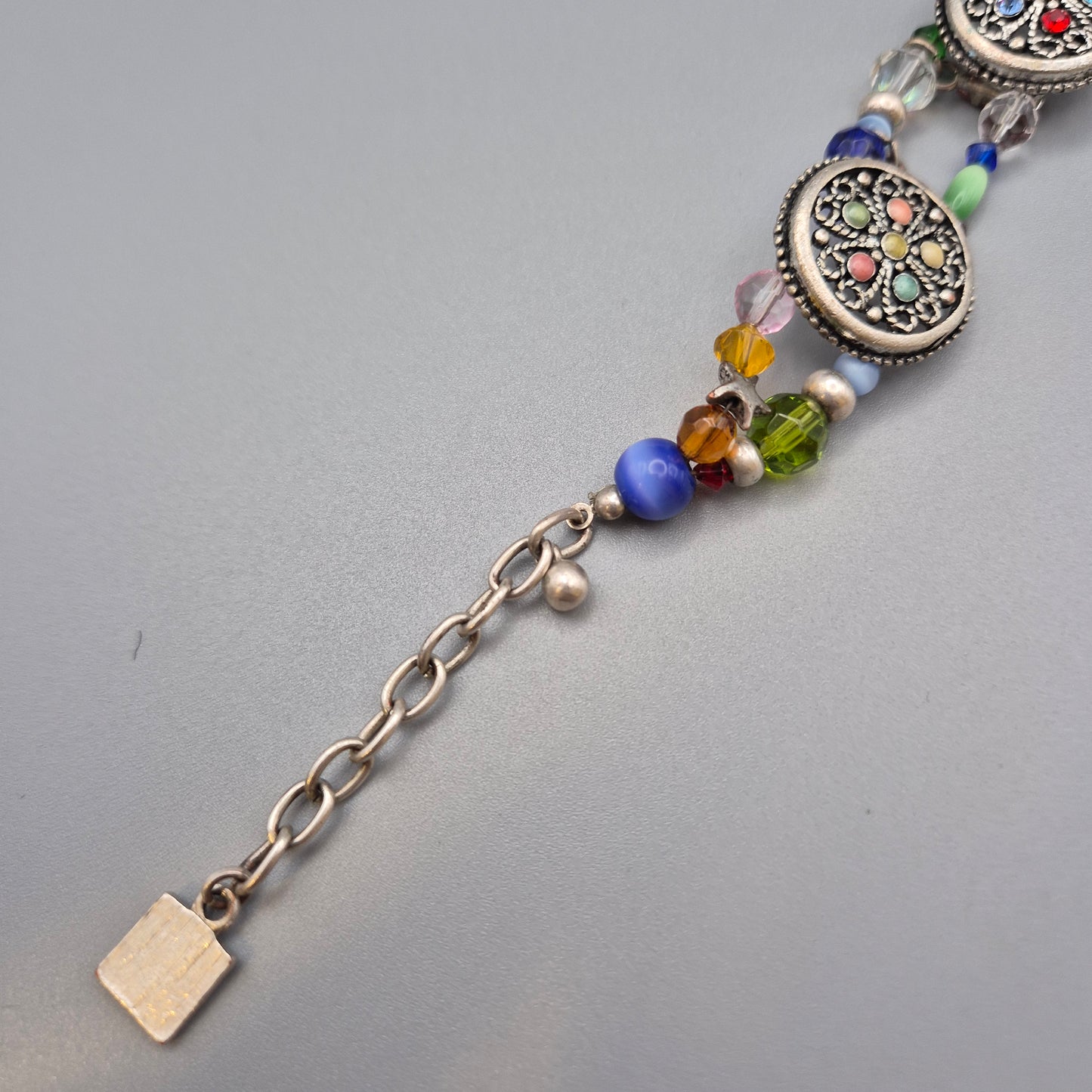 Buntes Vintage Armband mit drei kunstvollen Ornament-Elementen