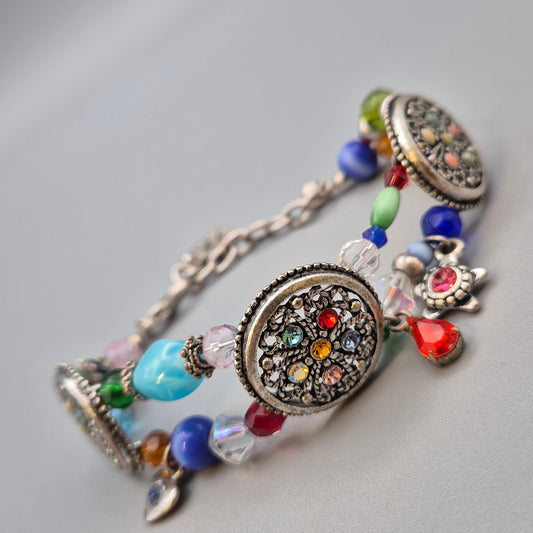 Buntes Vintage Armband mit drei kunstvollen Ornament-Elementen