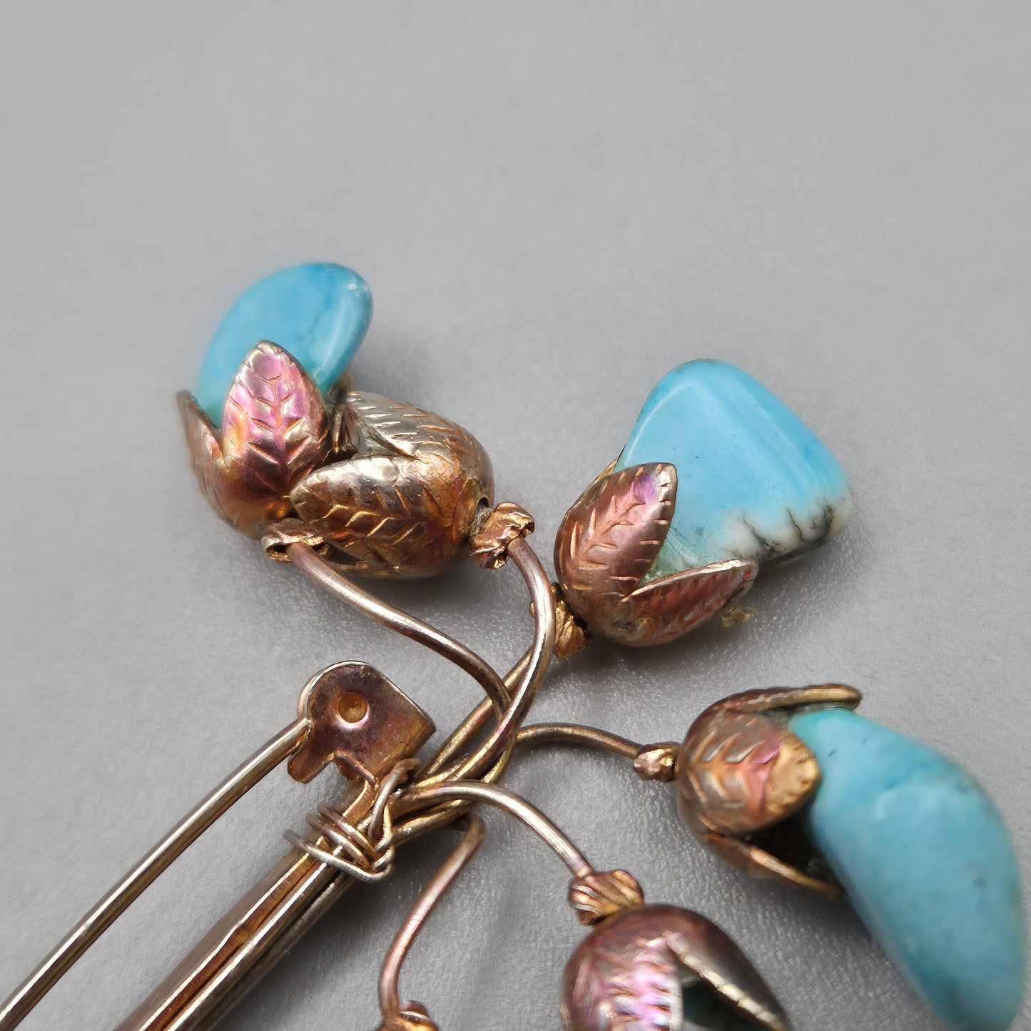 Vintage Blumen Brosche mit Türkis Steinen Goldfarben