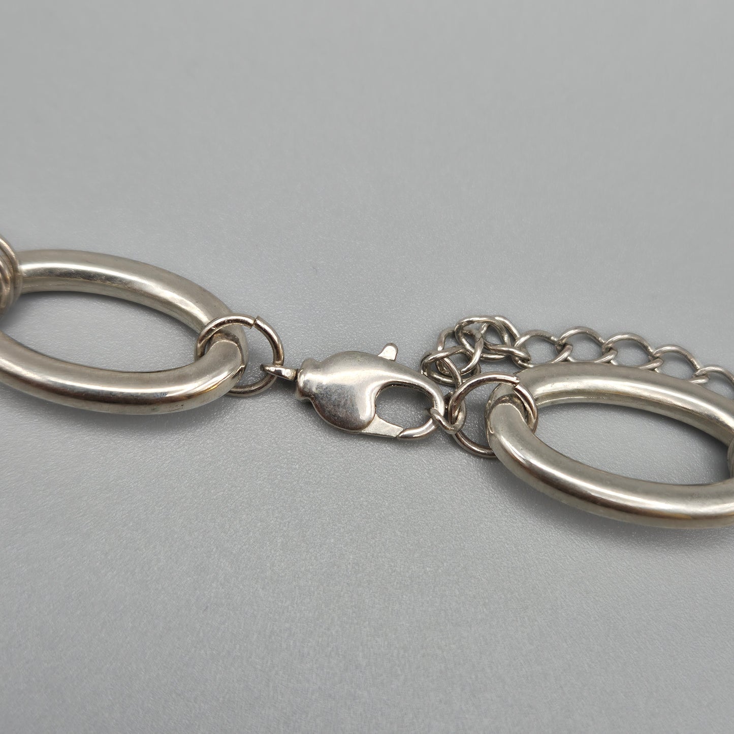 Vintage Kette mit ovalen Elementen in braunem Perlmutt-Look und silbernen Gliedern