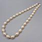 Elegante Vintage Perlenkette mit ovalen Perlen weiß