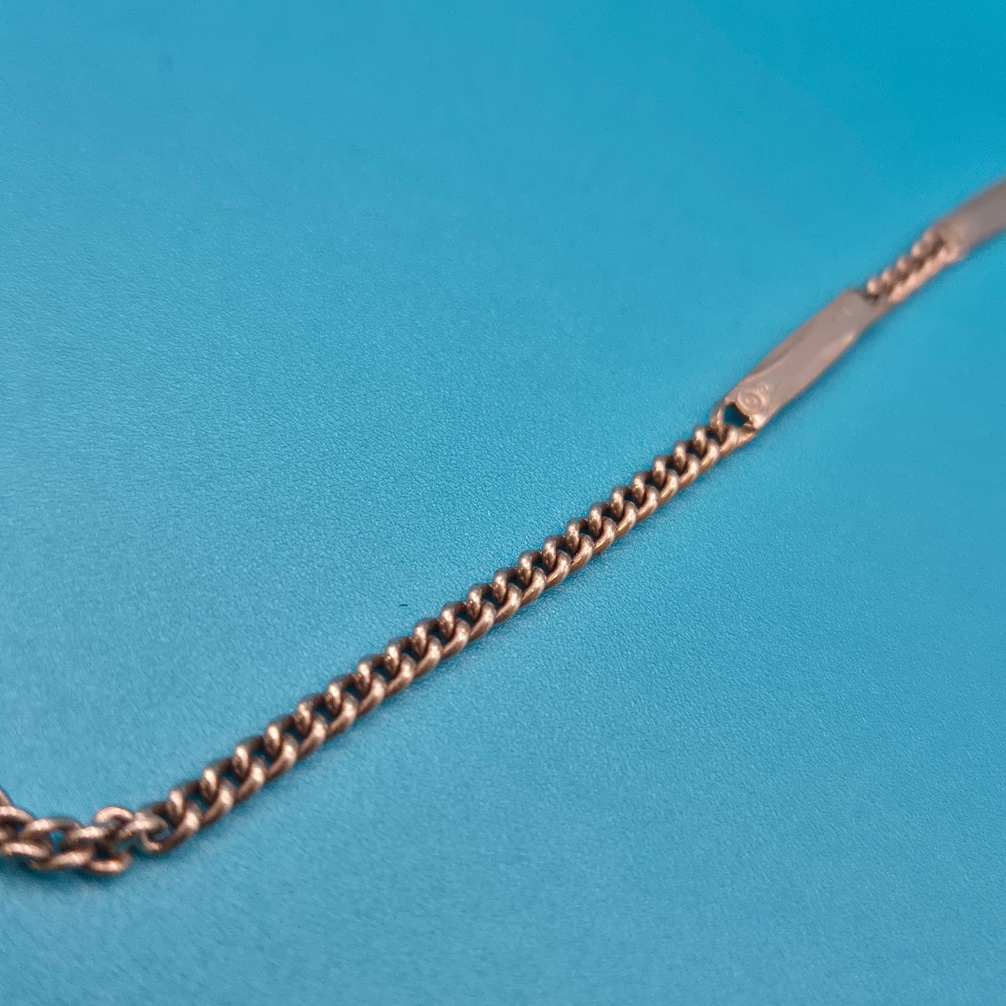 Elegante Vintage Goldfarbene Panzerkette mit Zierelementen