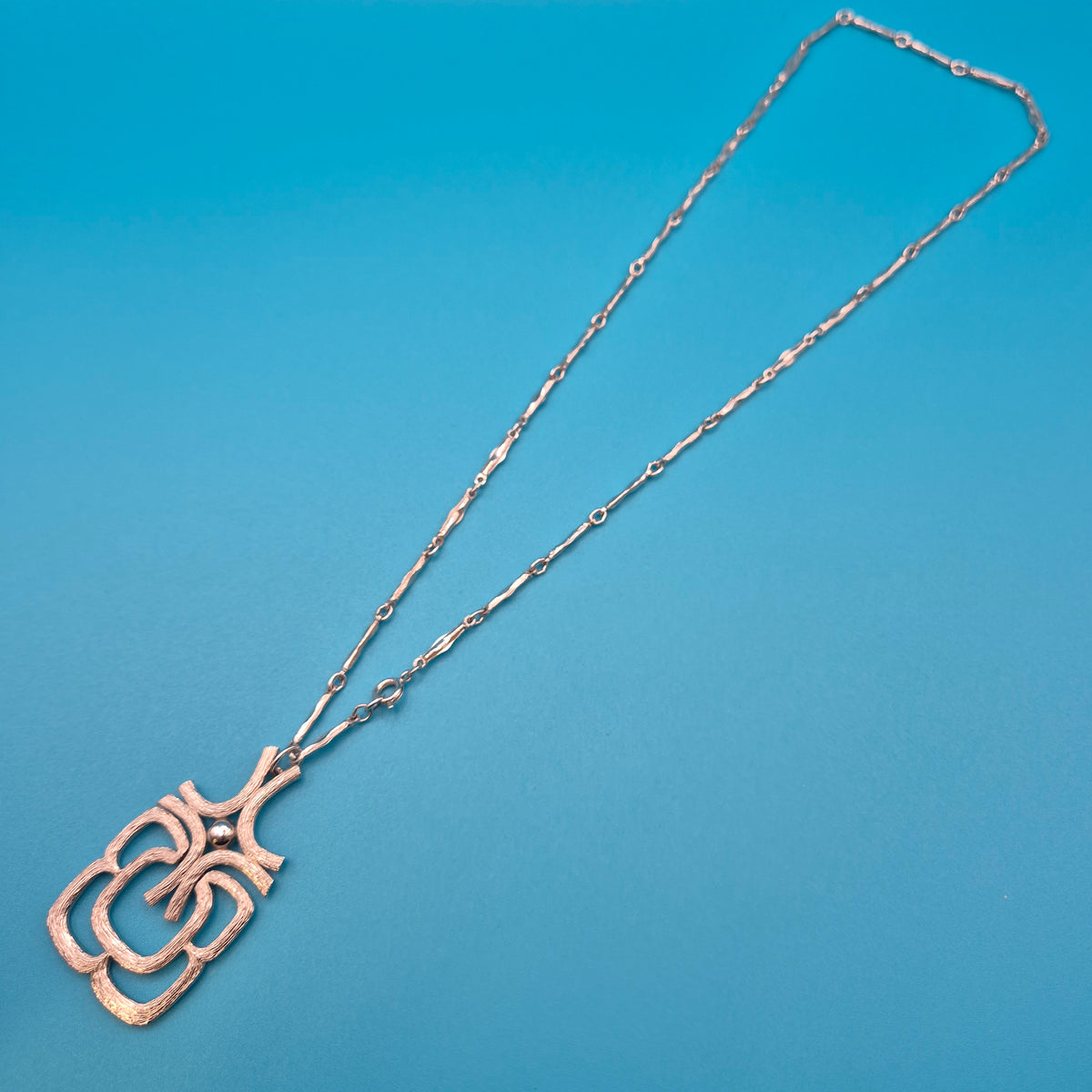 Vintage Statement Kette mit geometrischem Anhänger strukturiert