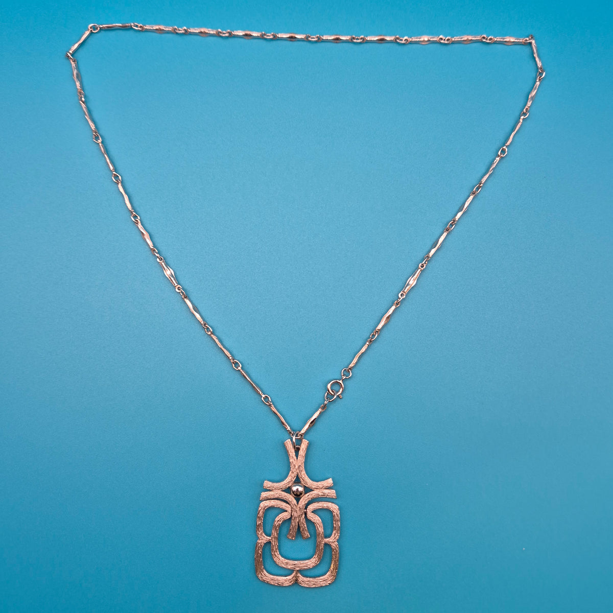 Vintage Statement Kette mit geometrischem Anhänger strukturiert