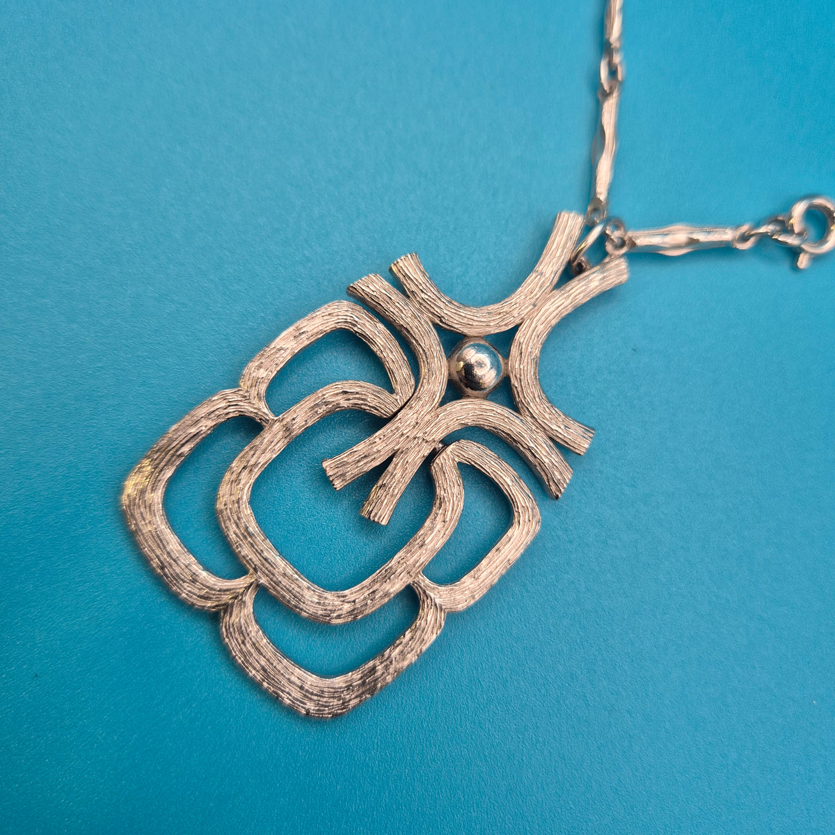 Vintage Statement Kette mit geometrischem Anhänger strukturiert