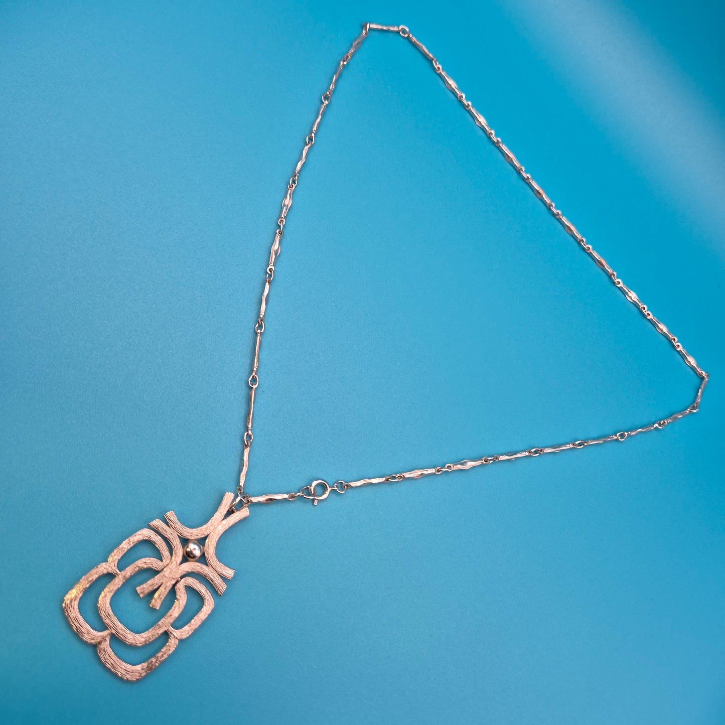 Vintage Statement Kette mit geometrischem Anhänger strukturiert