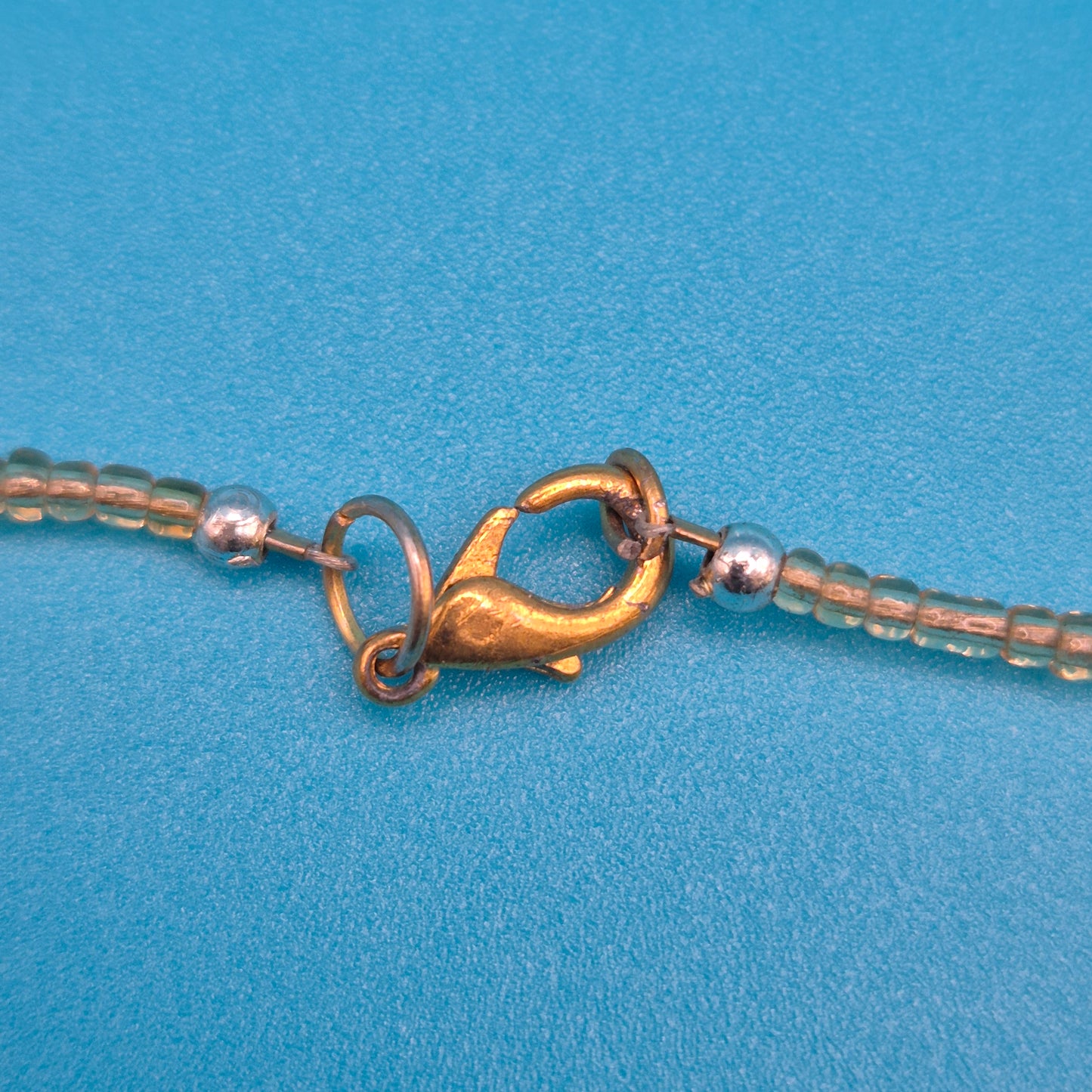 Vintage Kette mit dunkelblauem rechteckigem Anhänger in Goldoptik