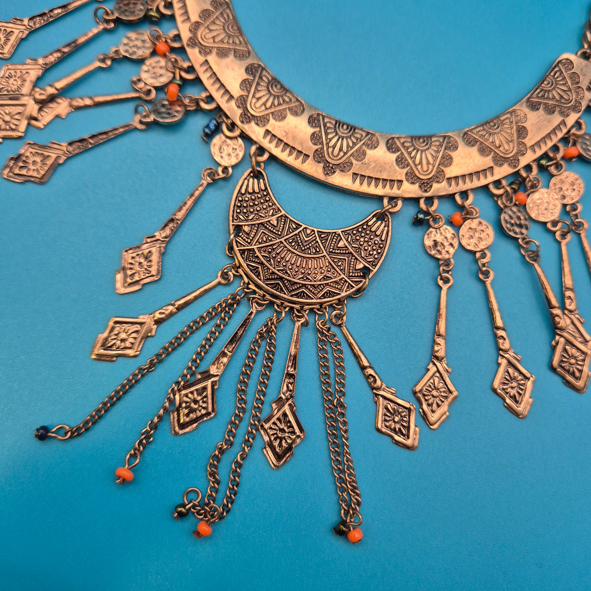 Vintage Statement Collier im Boho Ethno Stil mit Ornamenten und Anhängern