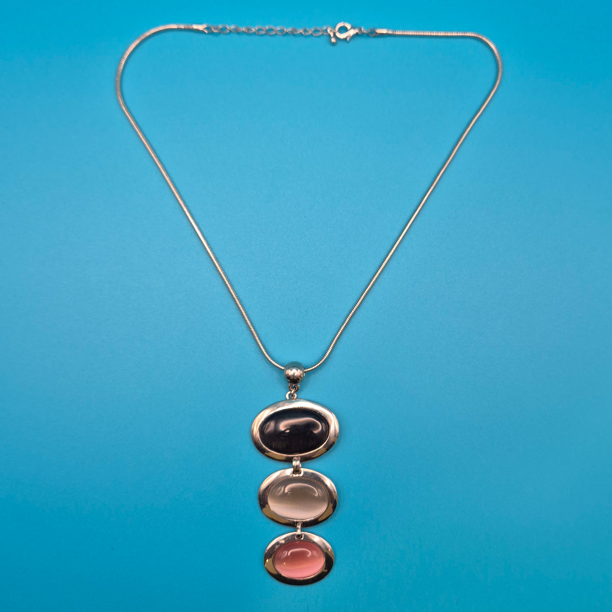 Vintage Statement Kette mit ovalen Cabochon-Anhängern in Pastelltönen
