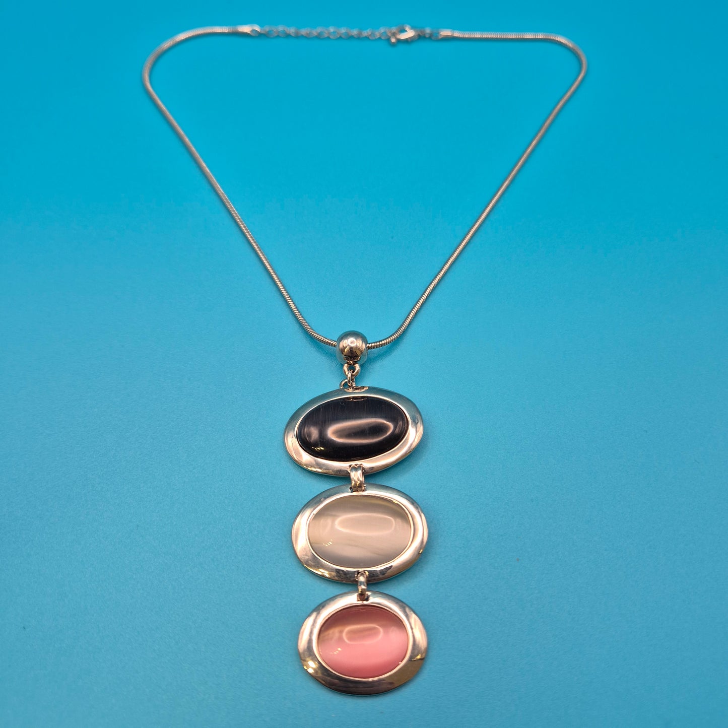 Vintage Statement Kette mit ovalen Cabochon-Anhängern in Pastelltönen