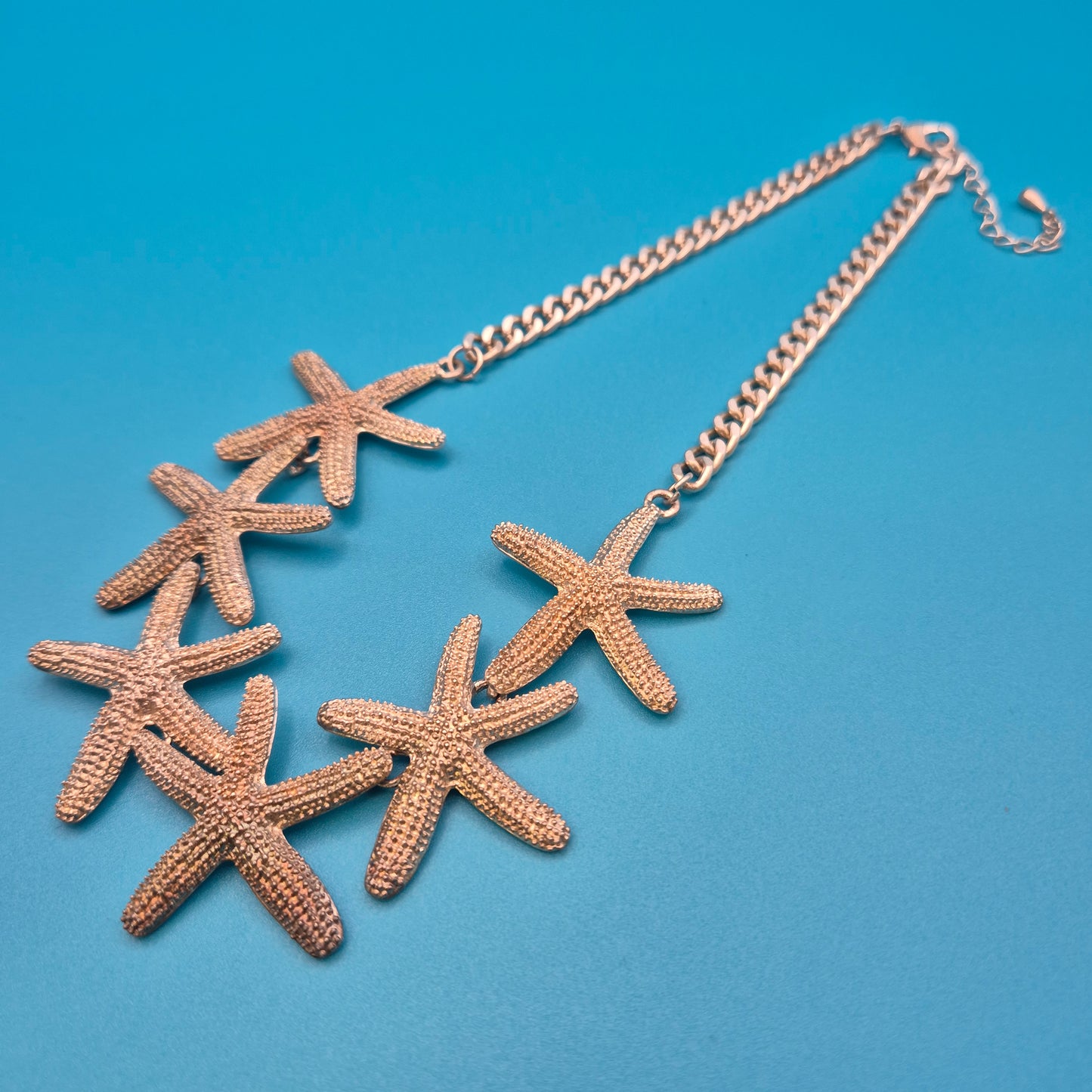 Goldfarbene Seestern Statement Kette im maritimen Design