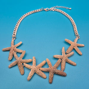 Goldfarbene Seestern Statement Kette im maritimen Design