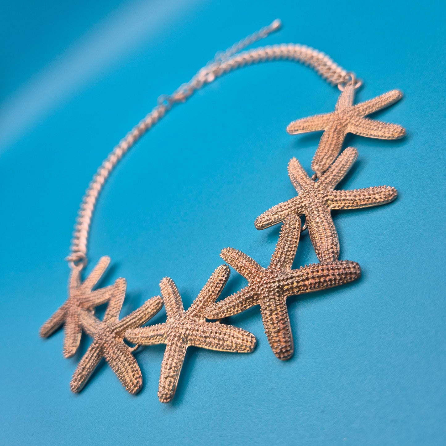 Goldfarbene Seestern Statement Kette im maritimen Design