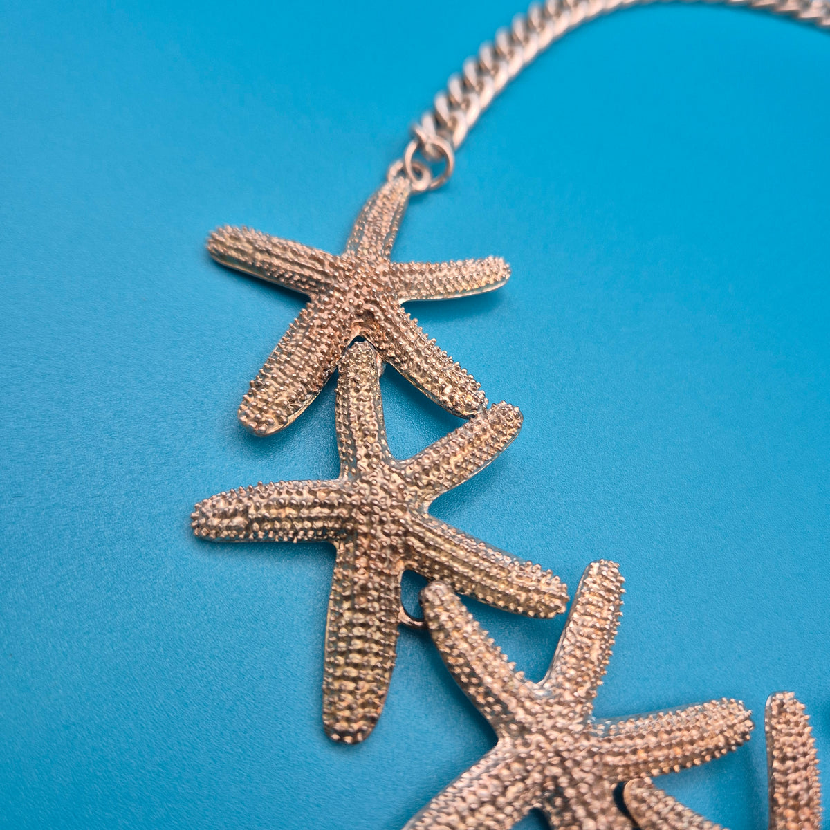 Goldfarbene Seestern Statement Kette im maritimen Design