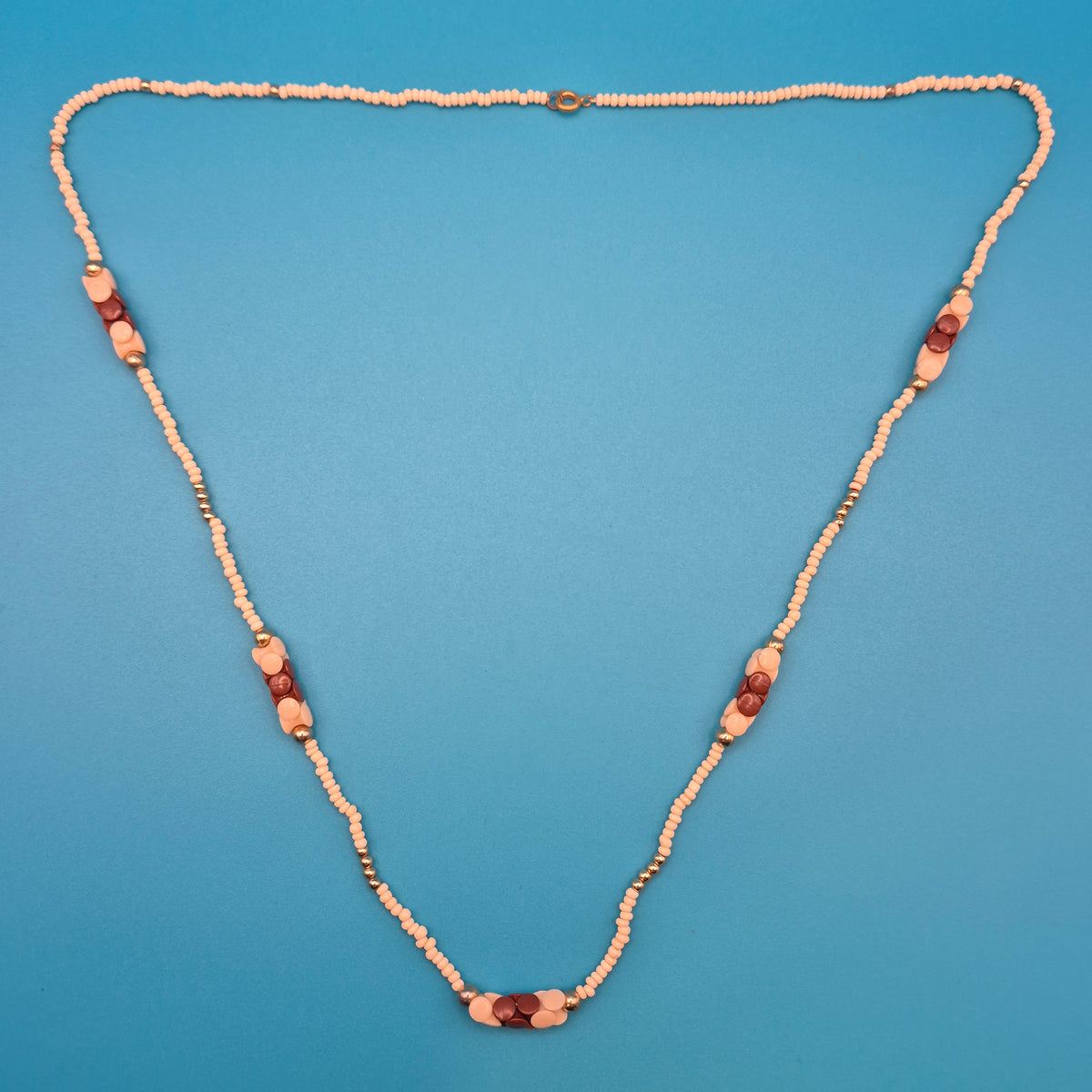 Vintage Kette mit Holzperlen und Goldakzenten 40 cm