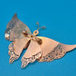 Vintage Schmetterling Brosche mit goldfarbenem Filigran und Emaille-Optik