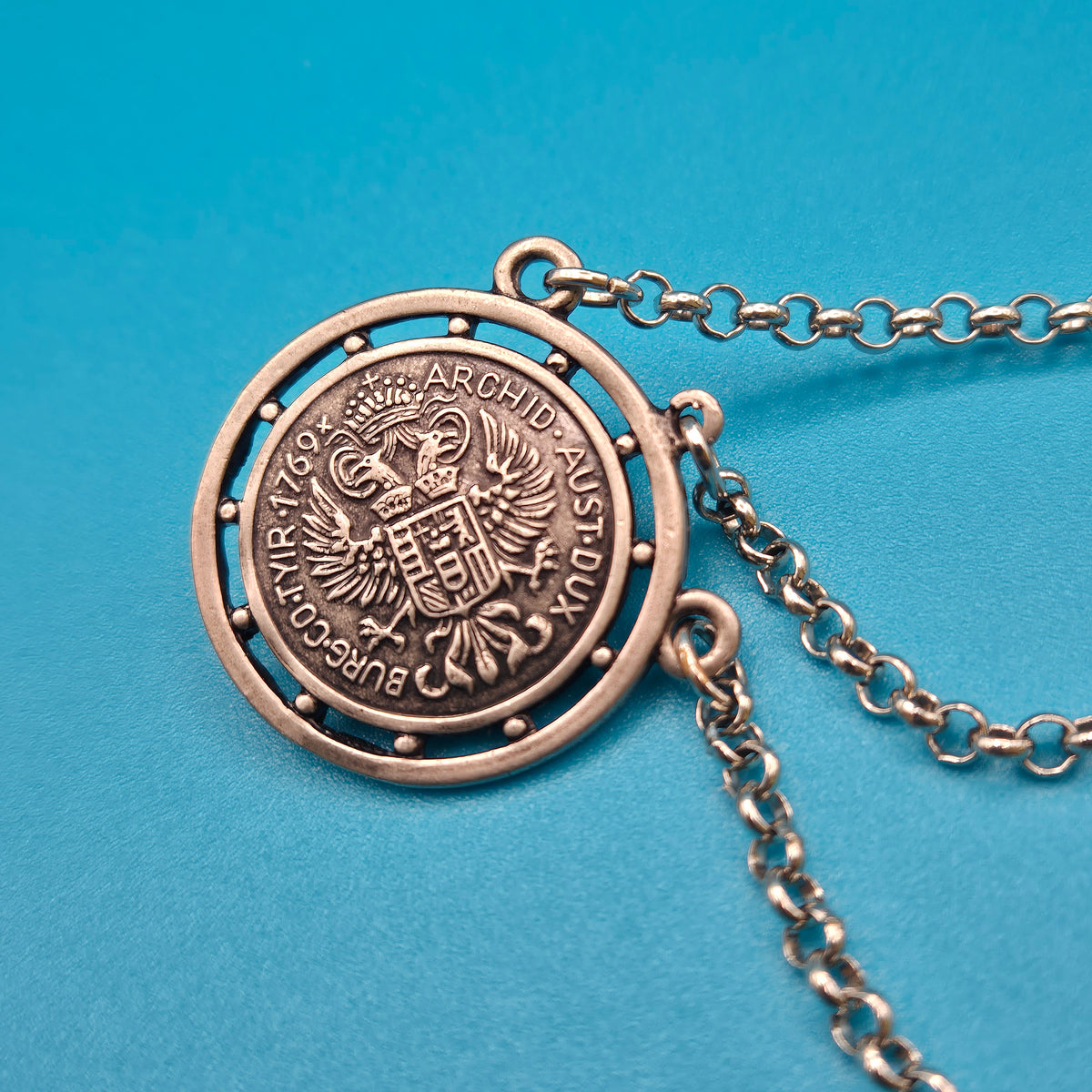 Historische Maria Theresia Taler Anhänger Kette im Vintage Stil