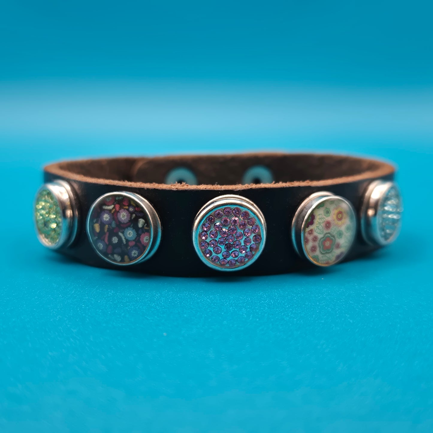 Vintage Lederarmband mit bunten Wechsel-Druckknöpfen Boho-Style