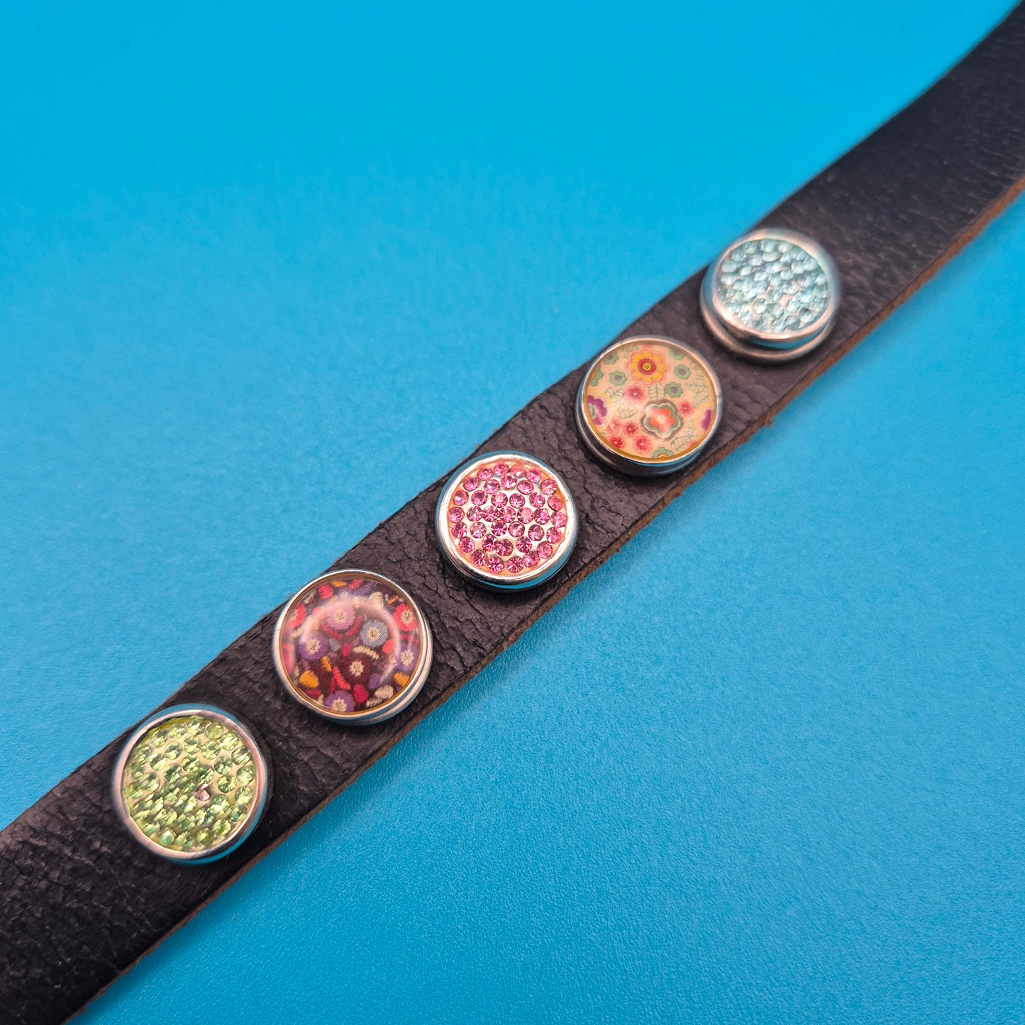 Vintage Lederarmband mit bunten Wechsel-Druckknöpfen Boho-Style
