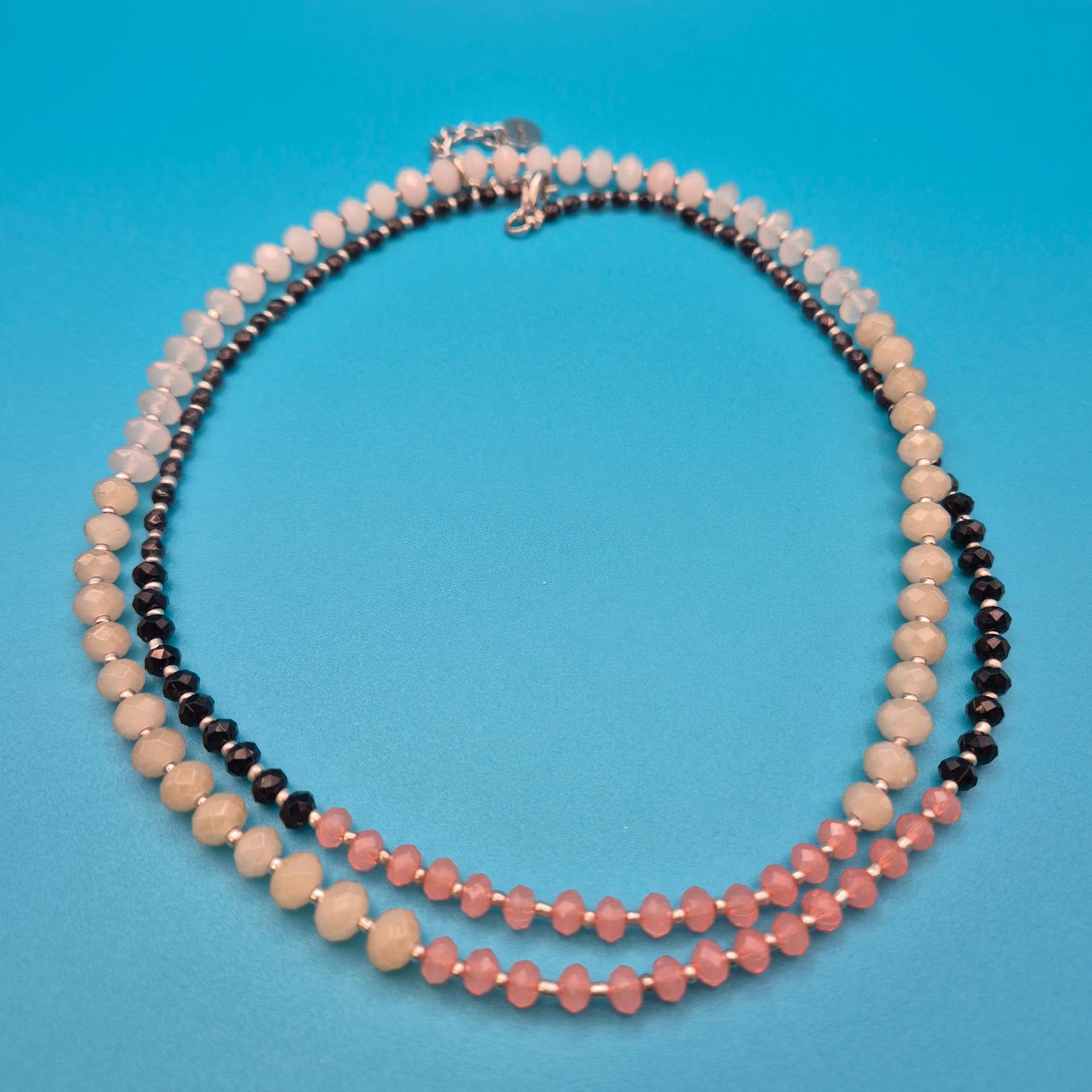 Elegante Bonita Designer-Kette mit facettierten Perlen in Rosé und Schwarz