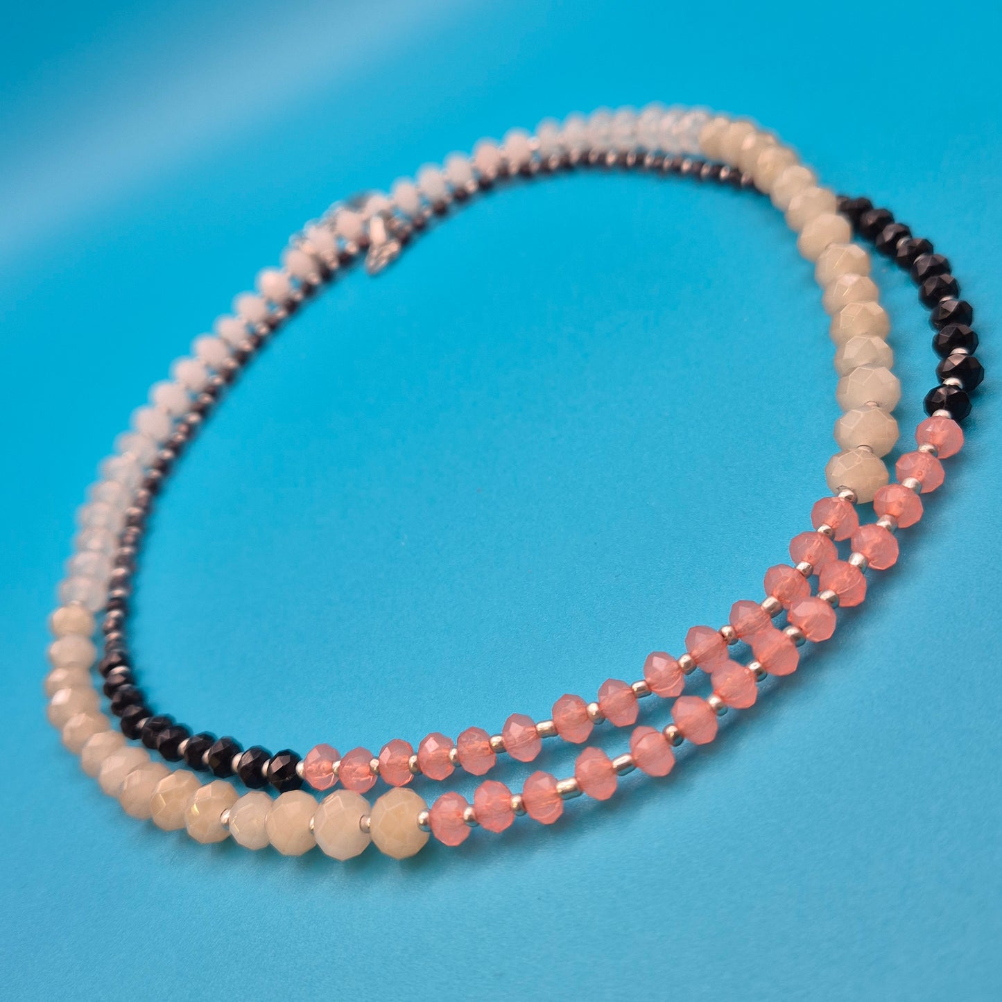 Elegante Bonita Designer-Kette mit facettierten Perlen in Rosé und Schwarz