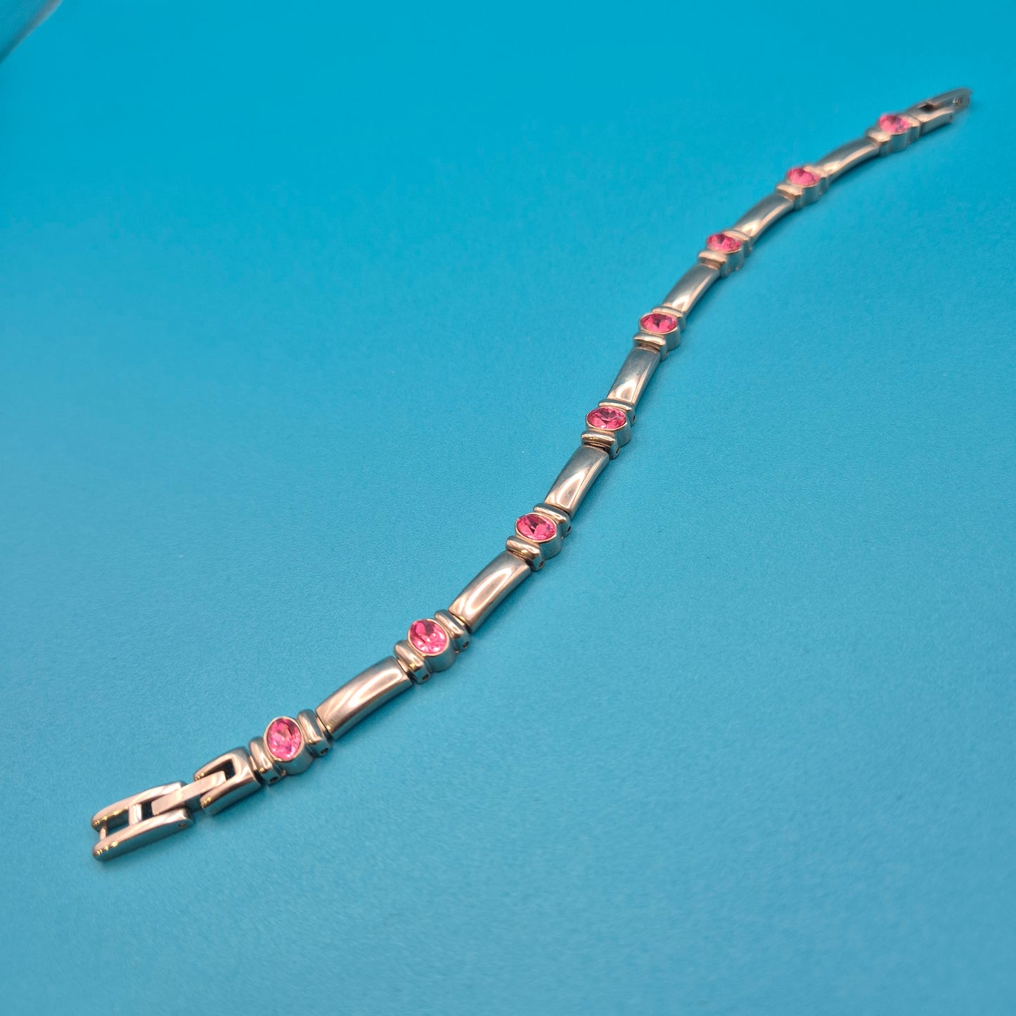 Vintage Armband in Silber-Optik mit pinken Zirkonia-Steinen