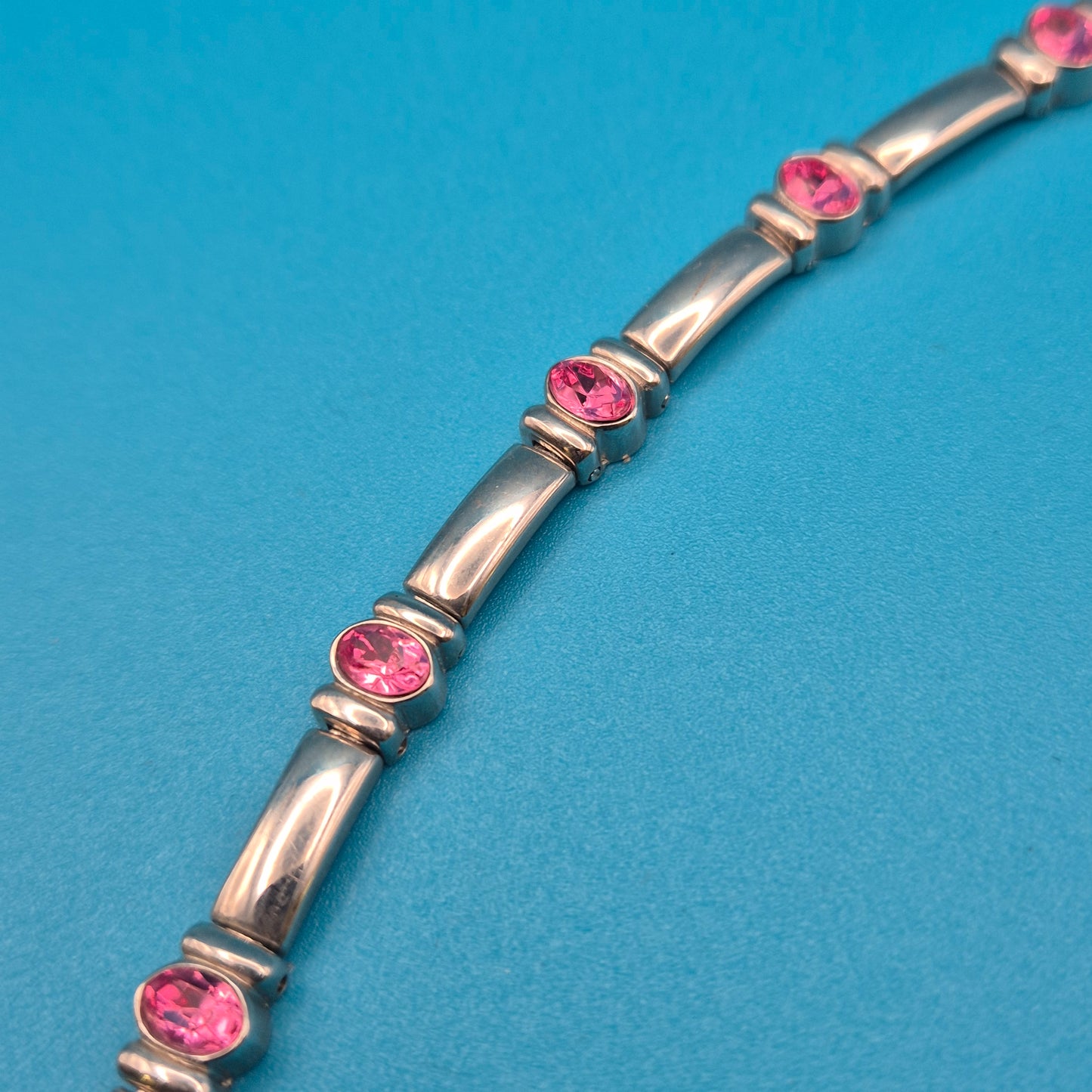 Vintage Armband in Silber-Optik mit pinken Zirkonia-Steinen