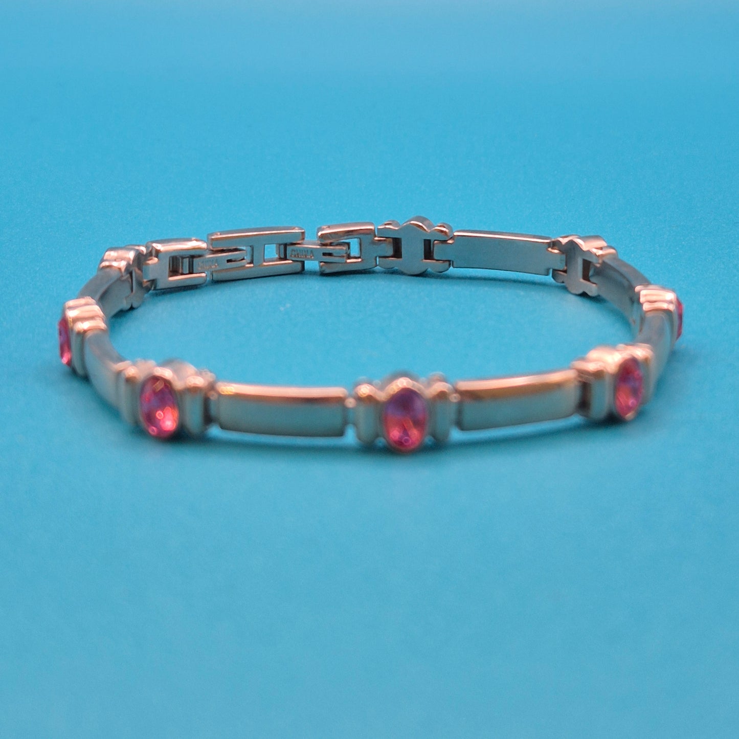 Vintage Armband in Silber-Optik mit pinken Zirkonia-Steinen