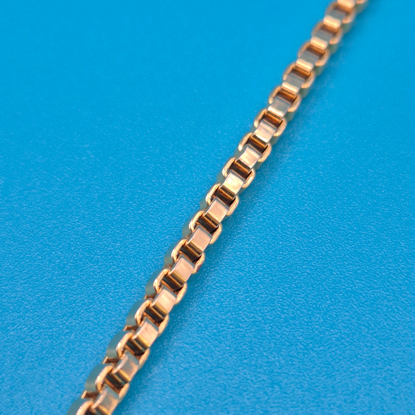 Vintage Goldfarbene Kette mit zwei Zierelementen